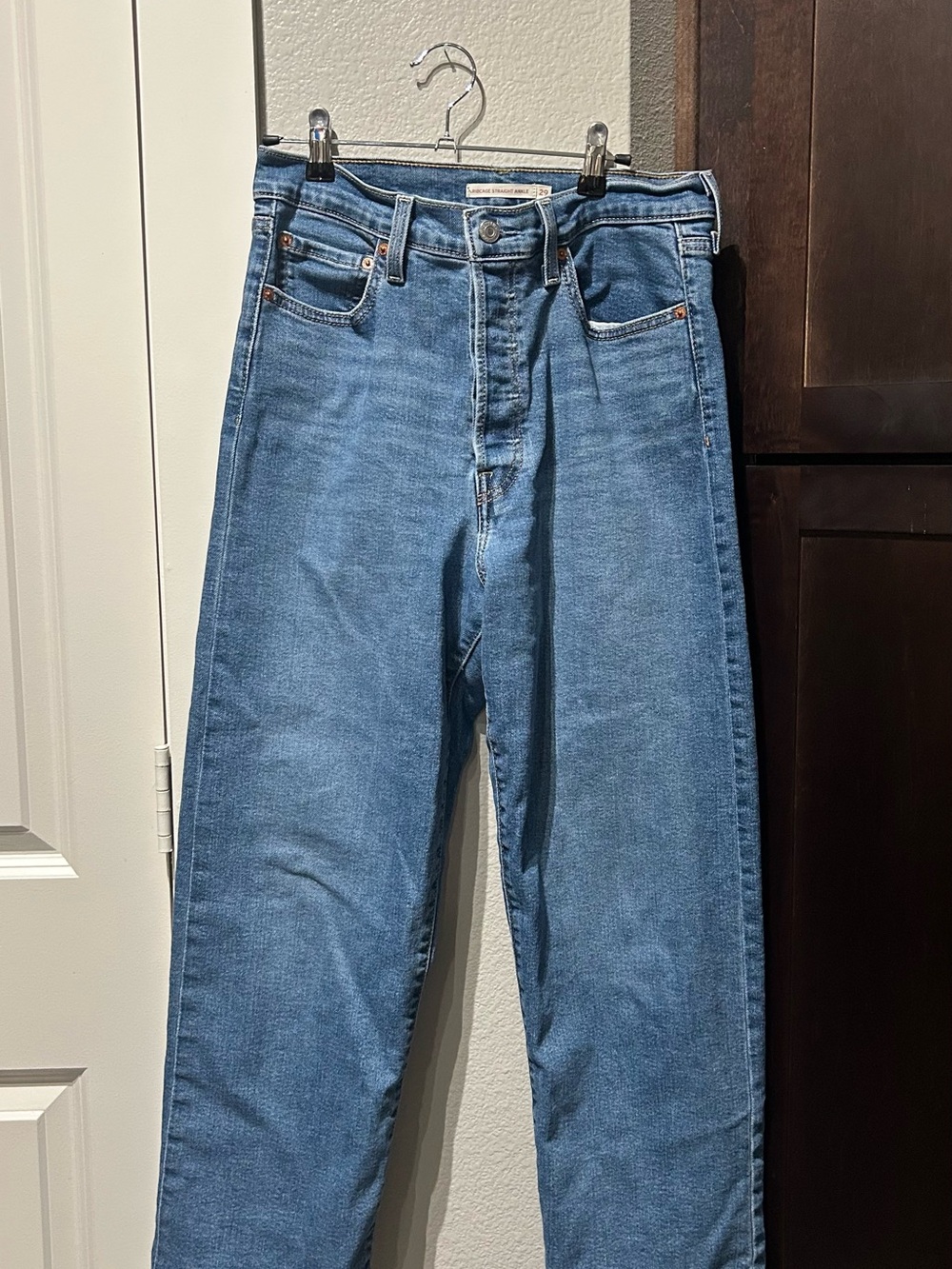 Levi's Women's Light Blue Cropped Ankle Jeans